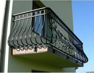 Кованные перила на балкон