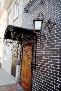 Кованые козырьки 