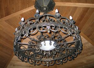 Кованная люстра
