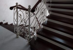 Кованные перила для лестницы и дома