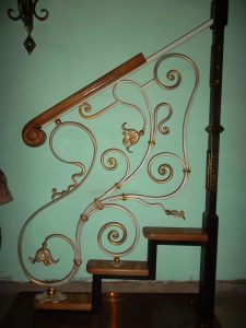Кованные перила для лестницы и дома