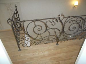 Кованные перила для лестницы и дома